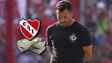 Carlos Tévez con una expresión de enfado durante un partido de Independiente.