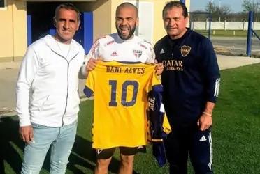 Club Atlético Boca Juniors idea una estrategia para contratar a Dani Alves.
 