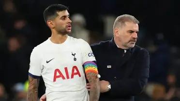 Cuti Romero con Ange Postecoglou en Tottenham