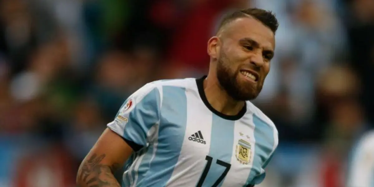 El futbolista argentino juega de defensor central pero el entrenador de la Selección Argentina
 