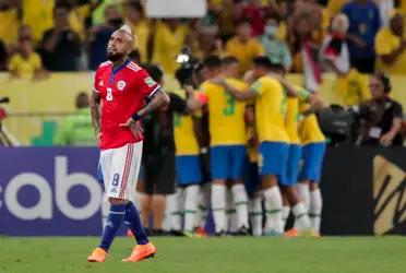 El penta se impuso por 4 a 0 y dejó a La Roja al borde de la eliminación. En la última fecha deberá ganar y esperar otros resultados para acceder al Repechaje. 