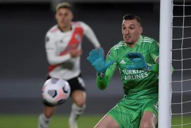 El portero se subió a un podio histórico, luego de la derrota ante Atlético Mineiro por la ida de los cuartos de la Copa Libertadores. 