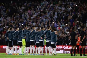 En la previa del partido ante Venezuela, el conjunto nacional y toda la Bombonera entonaron las estrofas del Himno Nacional Argentino.