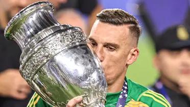 Franco Armani besando la Copa América