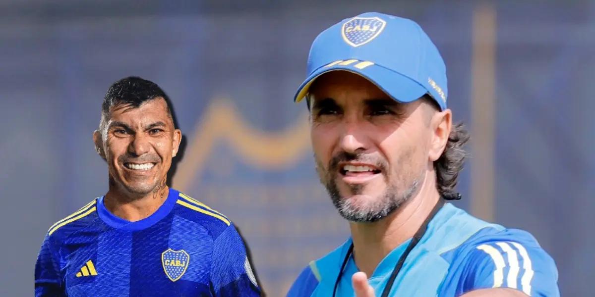 Gary Medel sonríe y Diego Martínez a su lado.