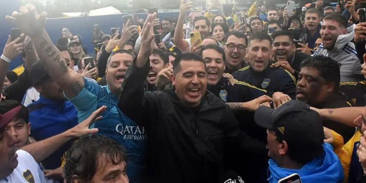 Arde Boca, revelan quién no aguanta más a Juan Román Riquelme e impacta