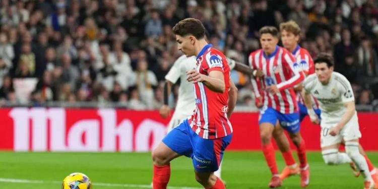 El gesto de Julián Álvarez tras el polémico penal anulado contra Atlético Madrid