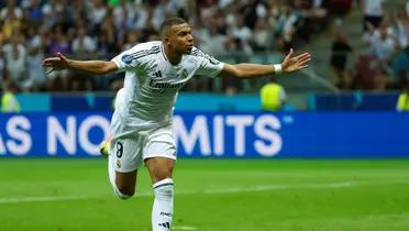 Kylian Mbappé festejando su primer gol con el Real Madrid. (Foto: EFE)