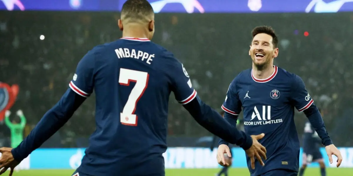 Kylian Mbappé y Lionel Messi festejan un gol en PSG.