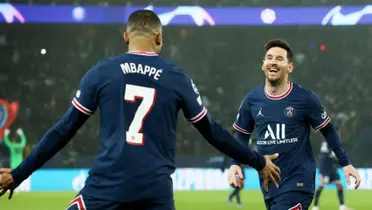 Kylian Mbappé y Lionel Messi festejan un gol en PSG.