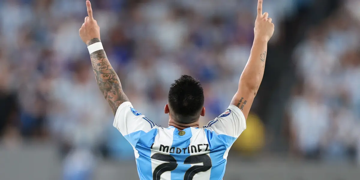 Lautaro Martínez festeja el gol que le hizo a Chile.