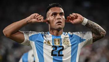 Lautaro Martínez festejando su gol con Argentina l con Argentina 