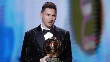 Lionel Messi con el Balón de Oro del 2023.