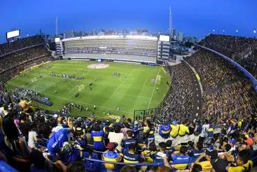 Los fanáticos Xeneizes le dedicaron una bandera al Muñeco por sus dichos en el festejo del 9 de diciembre.