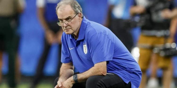 ¿Lo quieren voltear a Bielsa? El mundialista con Uruguay que señaló a la AUF tras las declaraciones de Luis Suárez