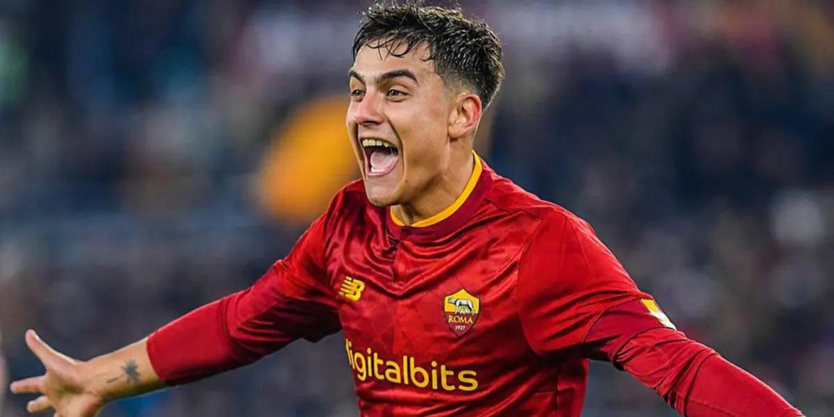 Paulo Dybala con los colores de la Roma