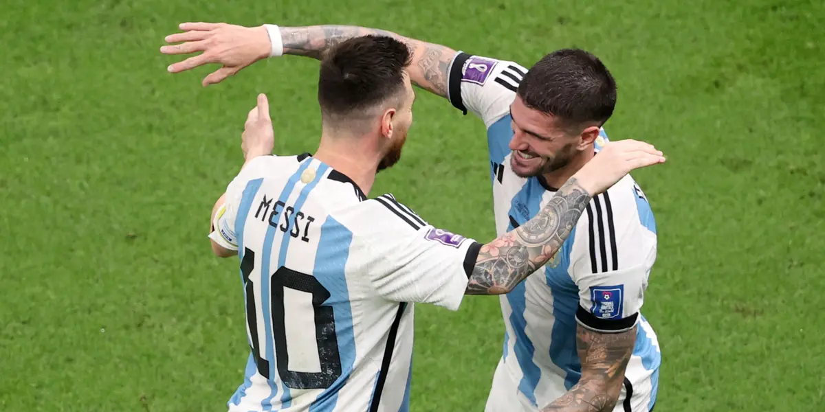 Rodrigo De Paul y Lionel Messi festejando juntos en Argentina.