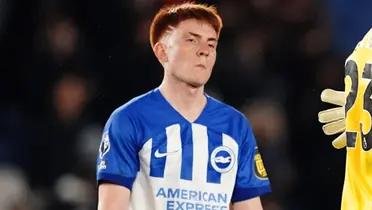 Valentín Barco con cara de pocos amigos en un partido con Brighton.