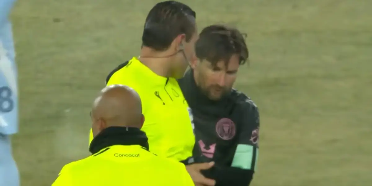 El pedido del árbitro a Messi (Olé)