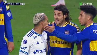 Cavani y Pol Fernández discuten contra Matheus Pereira. (Foto: Captura de Dsports)