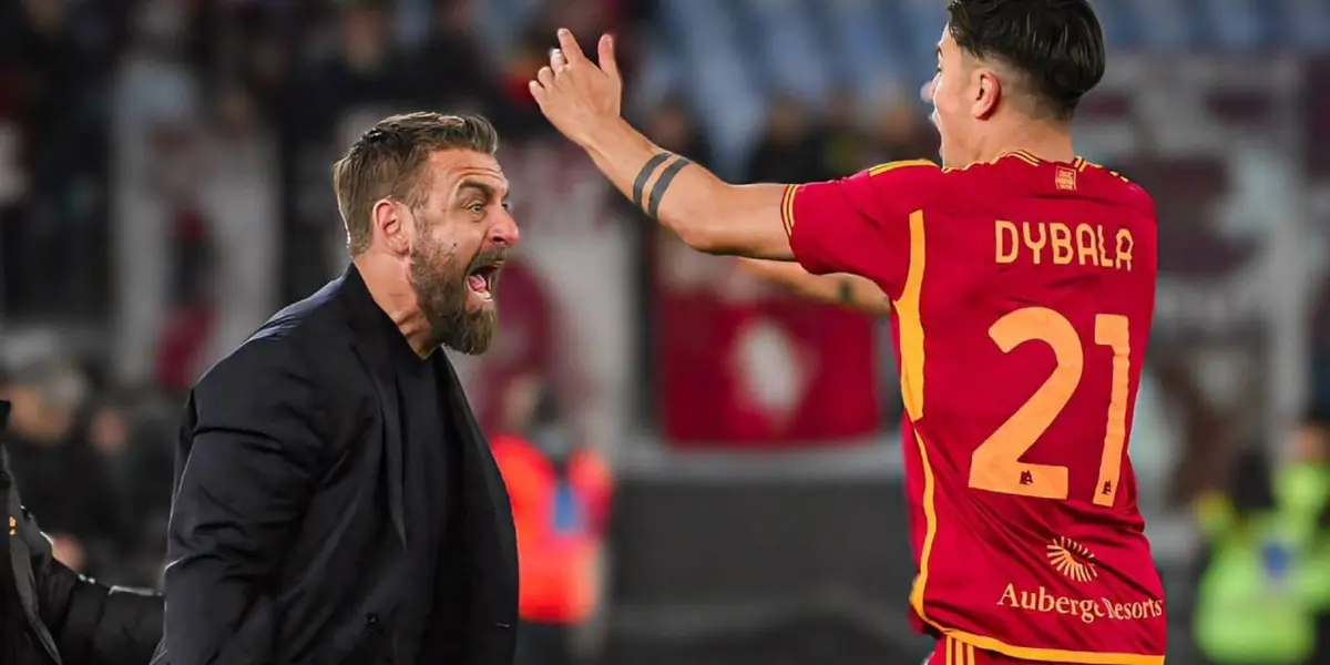 Dybala festejando con De Rossi. (Foto: EFE)