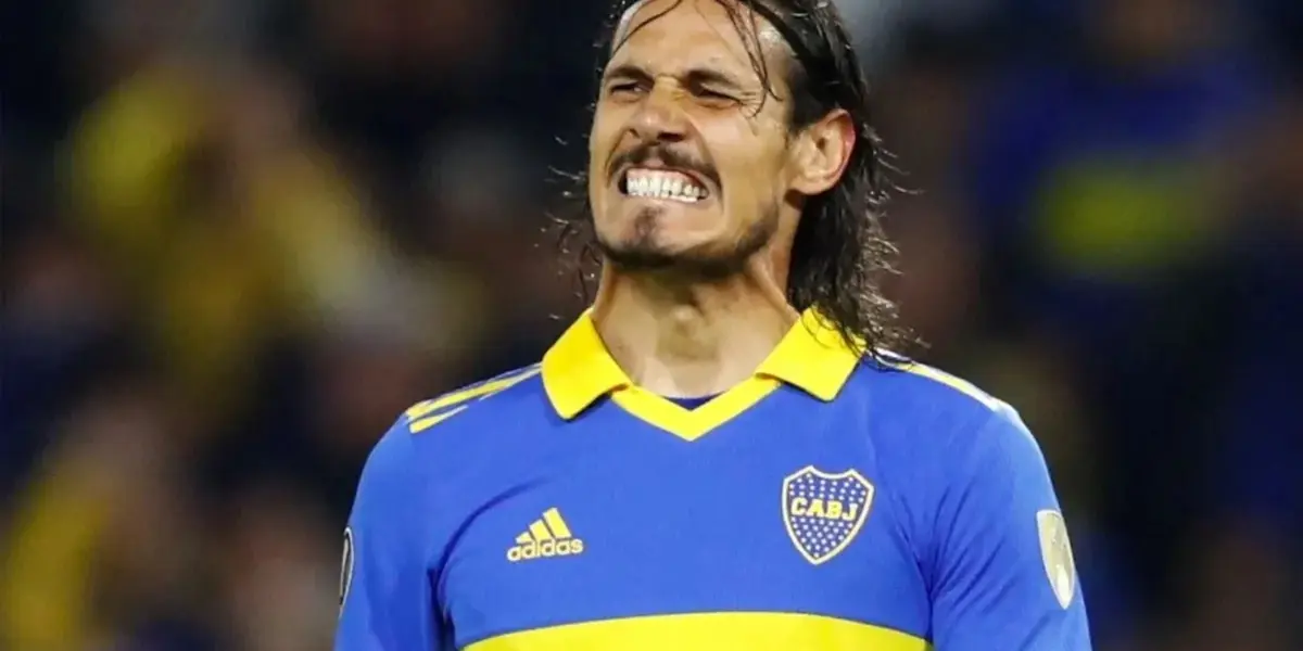 Edinson Cavani en un partido de Boca.