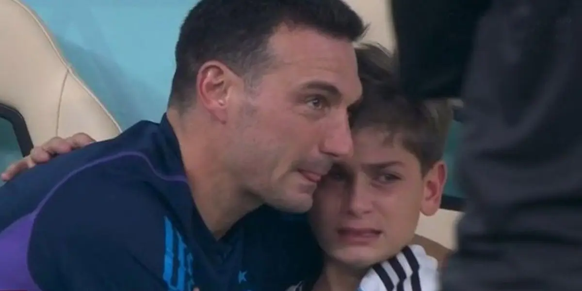 El entrenador celebró el triunfo con su hijo tras haber clasificado a Semifinales del Mundial de Qatar.