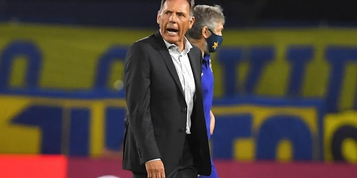 El entrenador del Xeneize hizo un reclamo a la AFA.