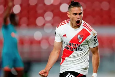 En un partido parejo en el primer tiempo, Club Atlético River Plate le basto el segundo tiempo para asegurar el primer lugar de su grupo en Copa CONMEBOL Libertadores.
 