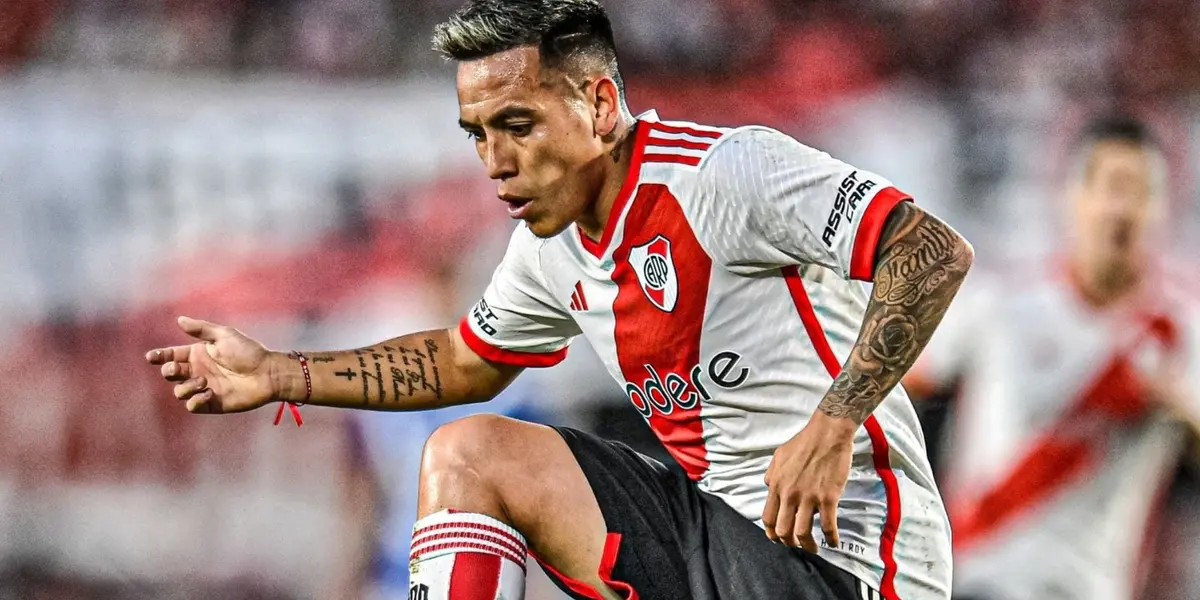 Esequiel Barco con la camiseta de River.