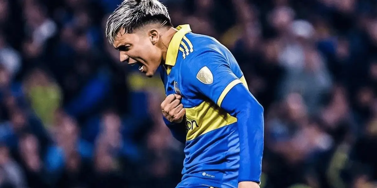 Exequiel Zeballos grita un gol con la camiseta de Boca.