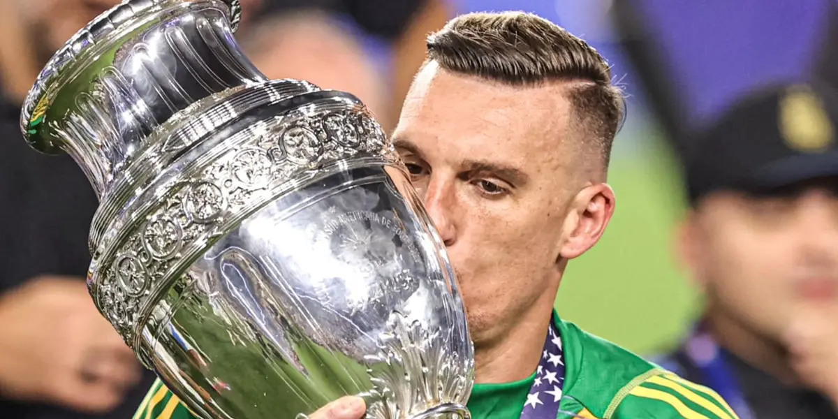 Franco Armani besando la Copa América