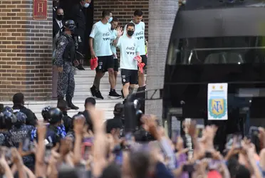 Lionel Messi llegó a Venezuela para disputar la fecha nueve de las eliminatorias rumbo al Mundial de Qatar 2022 y fue recibido por una gran multitud de venezolanos que esperaban ver al astro argentino luego de su debut con el Paris Saint-Germain ¿Junto a quiénes llegó el astro argentino a Caracas? Enterate de toda la información acá.