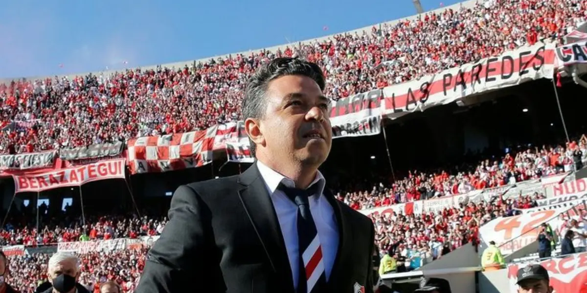 Marcelo Gallardo con la corbata de Labruna.