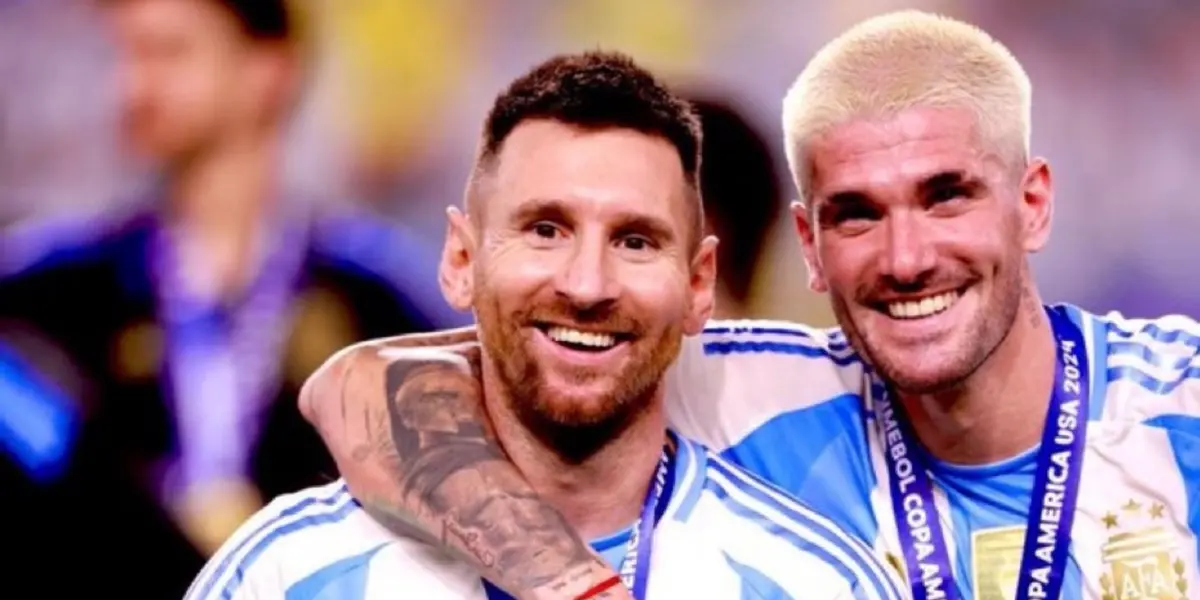 Messi y De Paul festejando juntos