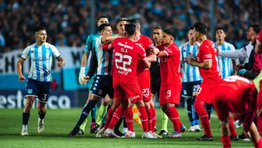 Racing e Independiente en el último clásico de Avellaneda en el Cilindro.