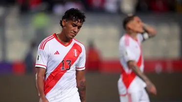 Renato Tapia jugando para Perú