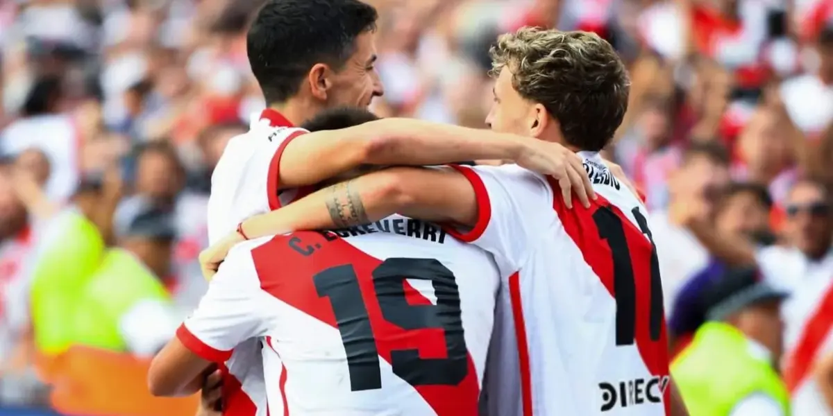 River festeja un gol a puro abrazo (2024).